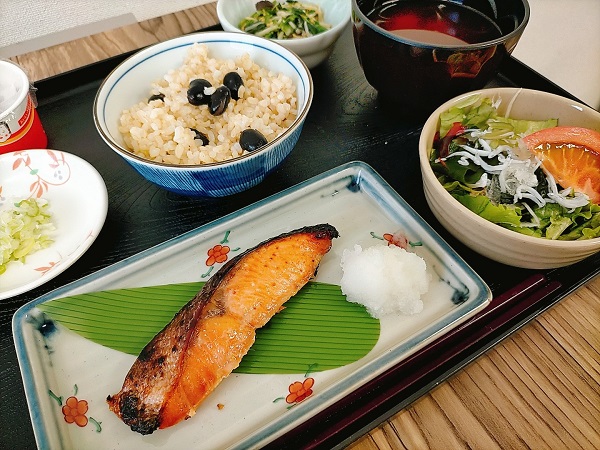 7月15日朝食　玄米菜食メニュー