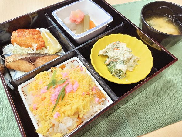 4月26日昼食　お花見弁当🍱