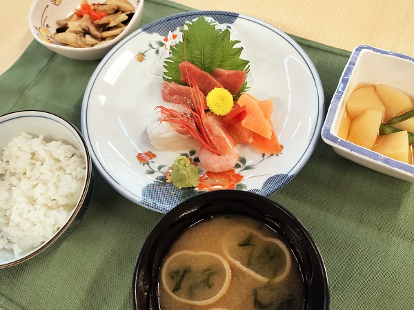 5月31日夕食　お刺身盛り合わせ🐟