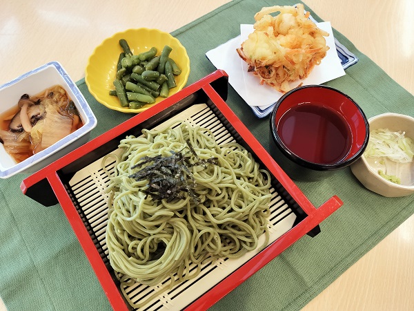 5月12日昼食「茶そば・かき揚げ」