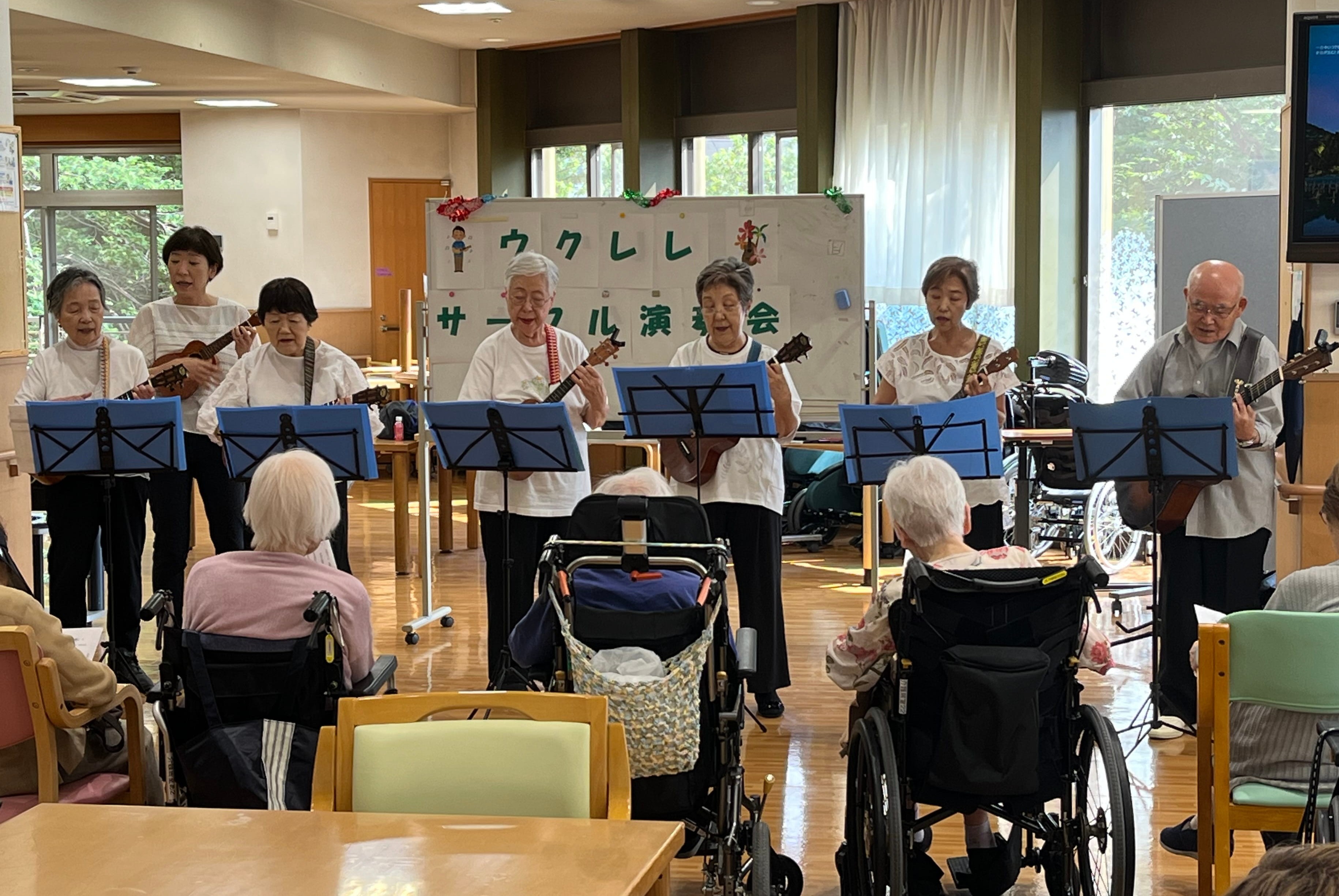 ウクレレサークル🎵介護居室コンサート